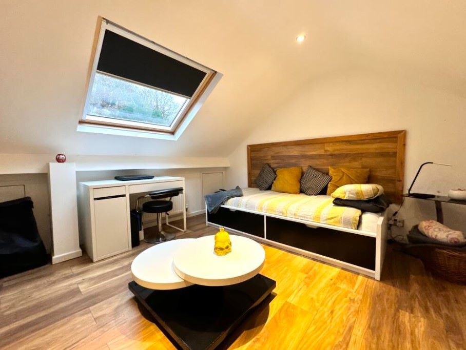 Cwmbach, Aberdare, Mid Glamorgan, CF44 0LL - Online Auctions