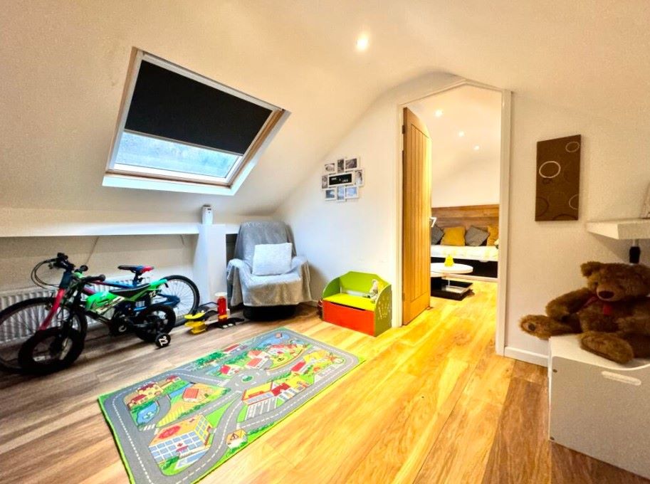 Cwmbach, Aberdare, Mid Glamorgan, CF44 0LL - Online Auctions