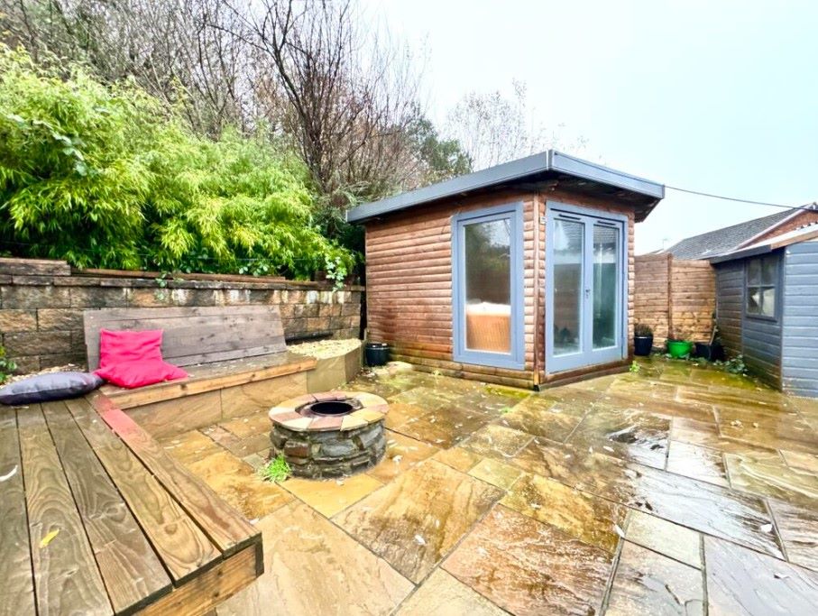 Cwmbach, Aberdare, Mid Glamorgan, CF44 0LL - Online Auctions