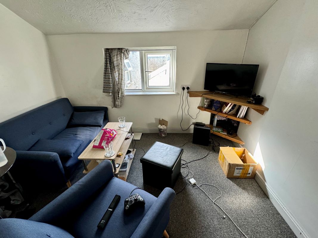 Bangor, Gwynedd, LL57 2EU - Online Auctions