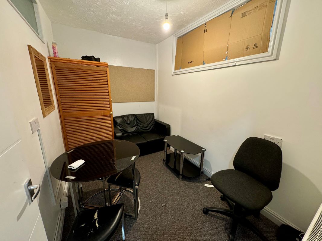 Bangor, Gwynedd, LL57 2EU - Online Auctions