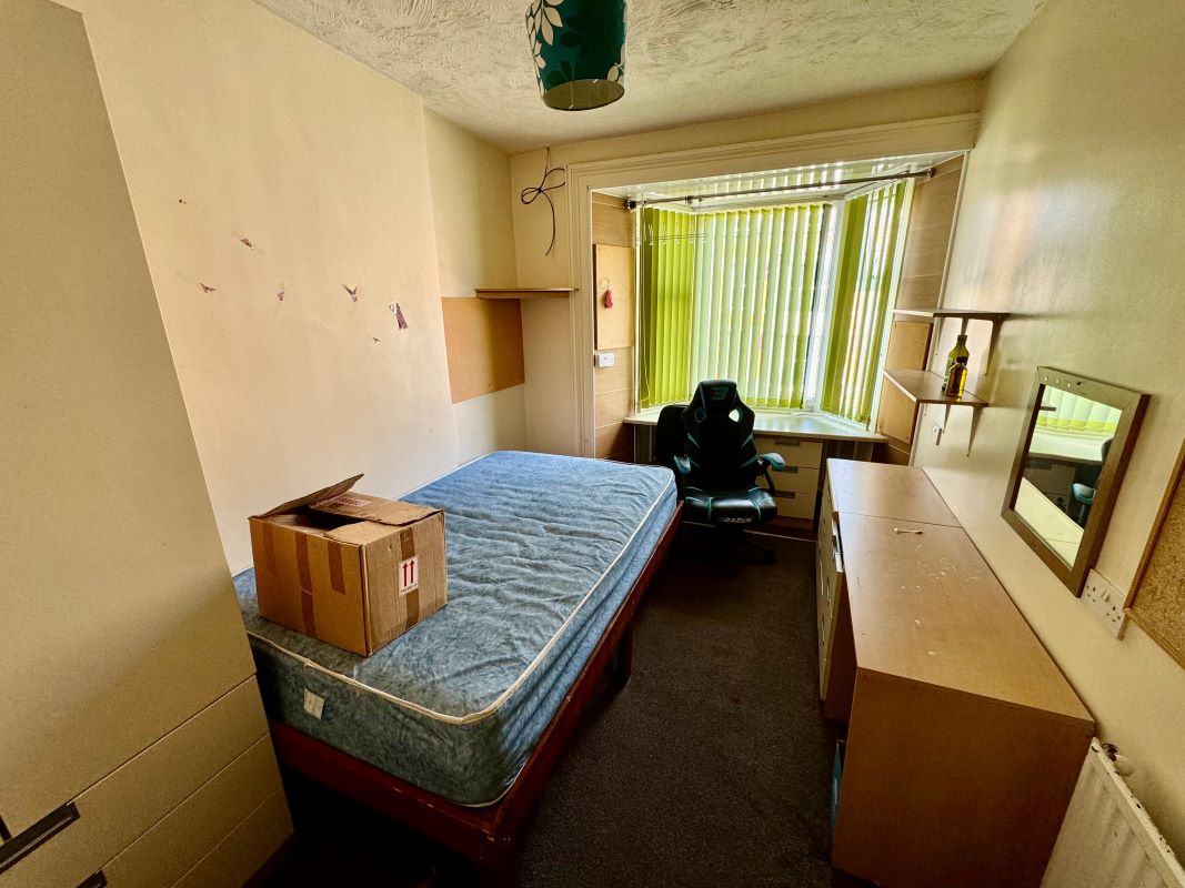 Bangor, Gwynedd, LL57 2EU - Online Auctions