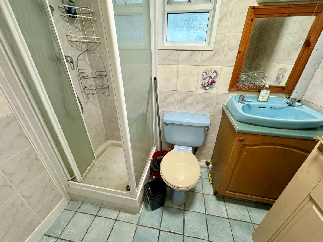 Bangor, Gwynedd, LL57 2EU - Online Auctions