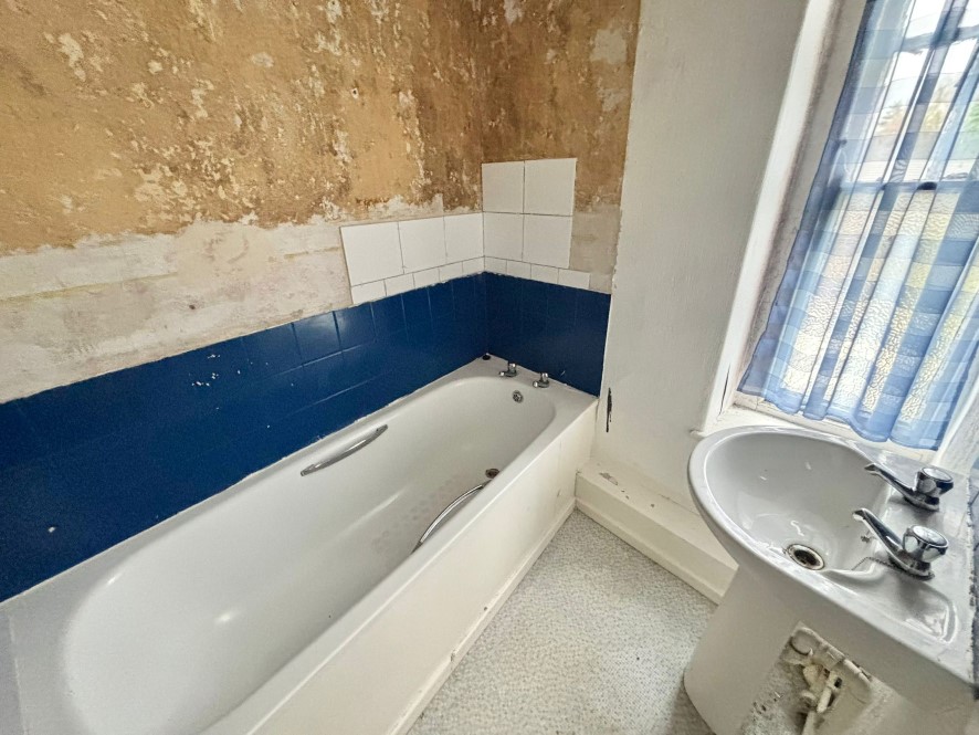 Property for Auction in Wales - 2 Swansea Road, Pontardawe, Swansea, Neath Port Talbot SA8 4AB