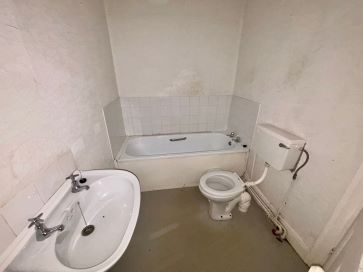 Property for Auction in Wales - 2 Swansea Road, Pontardawe, Swansea, Neath Port Talbot SA8 4AB