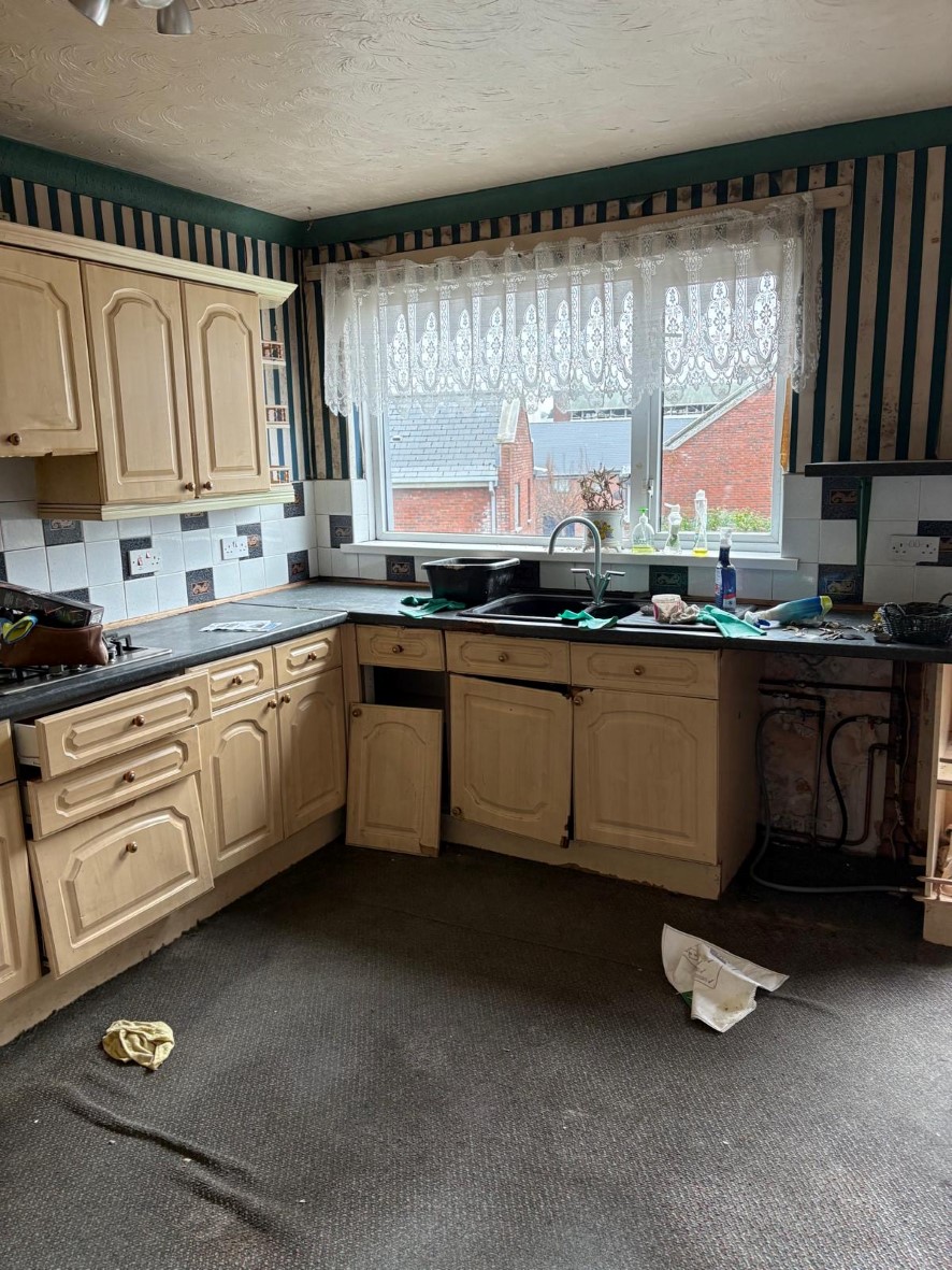 Property for Auction in Wales - The Lemon Tree, 2 Prospect Place, Llanelli SA15 3PT