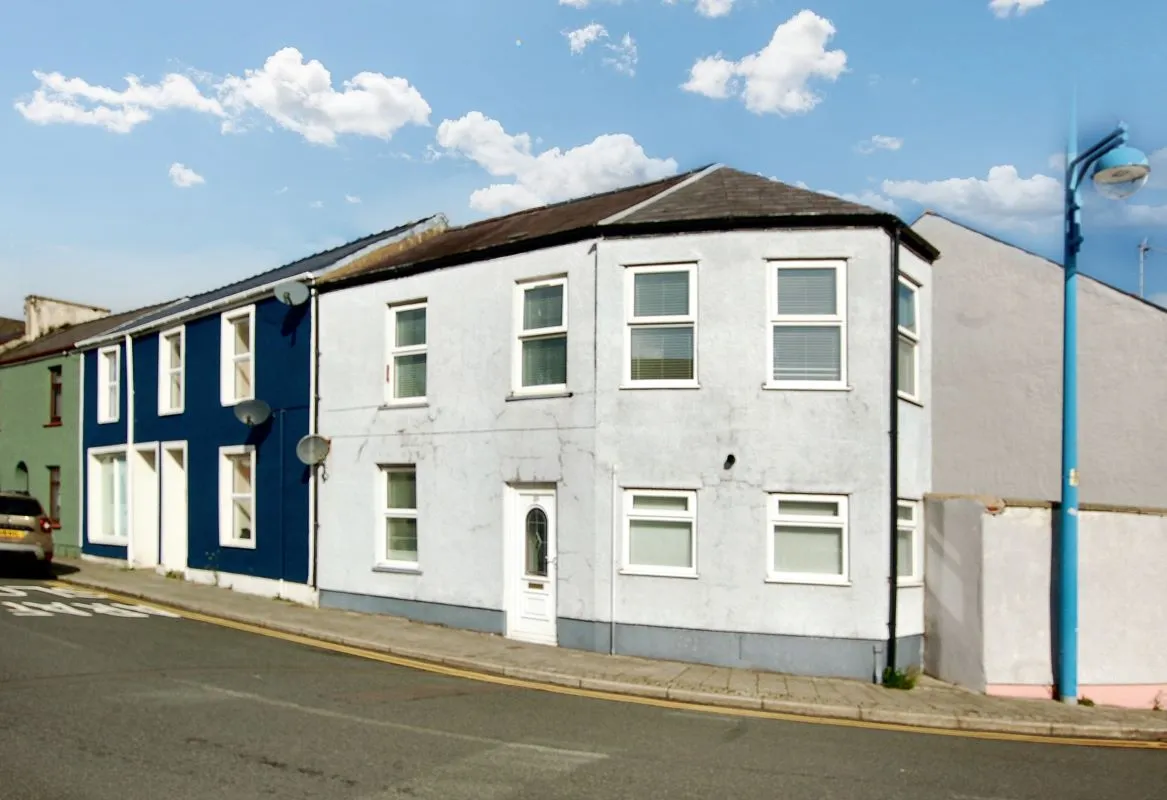Queen Street, Pembroke Dock, Pembrokeshire, SA72 6JH - Online Auctions