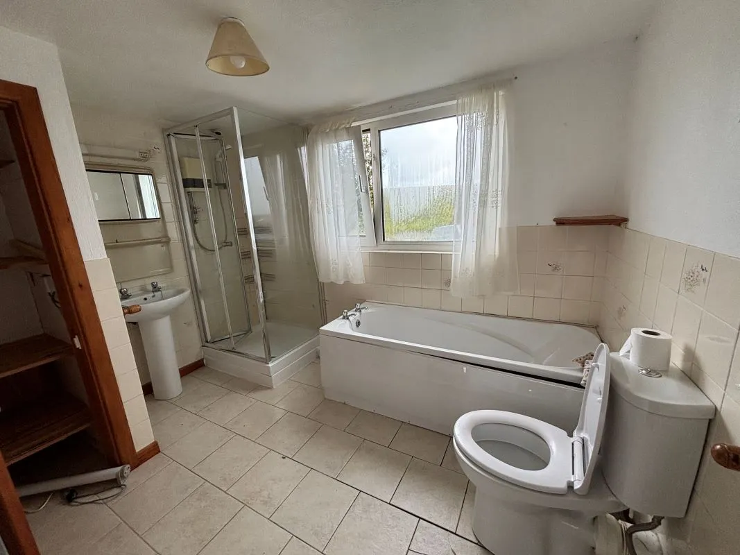 Camrose, Haverfordwest, Pembrokeshire, SA62 6JN - Online Auctions