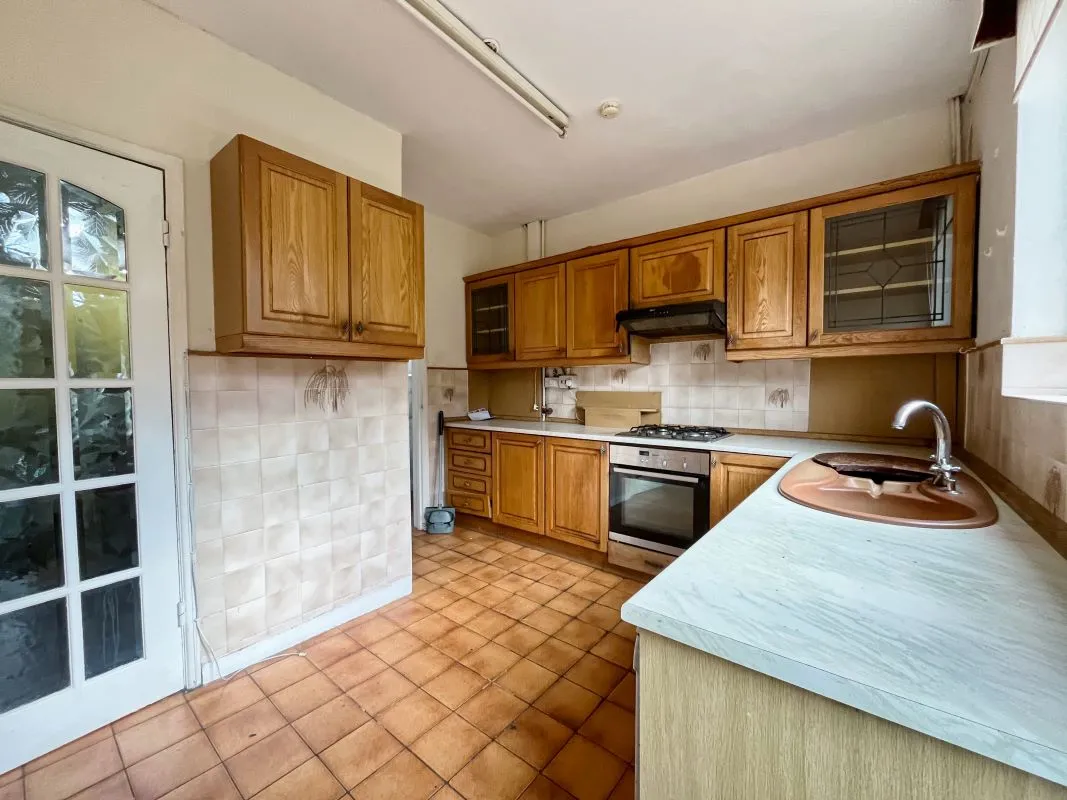 Neath, Neath Port Talbot, SA11 3UF - Online Auctions