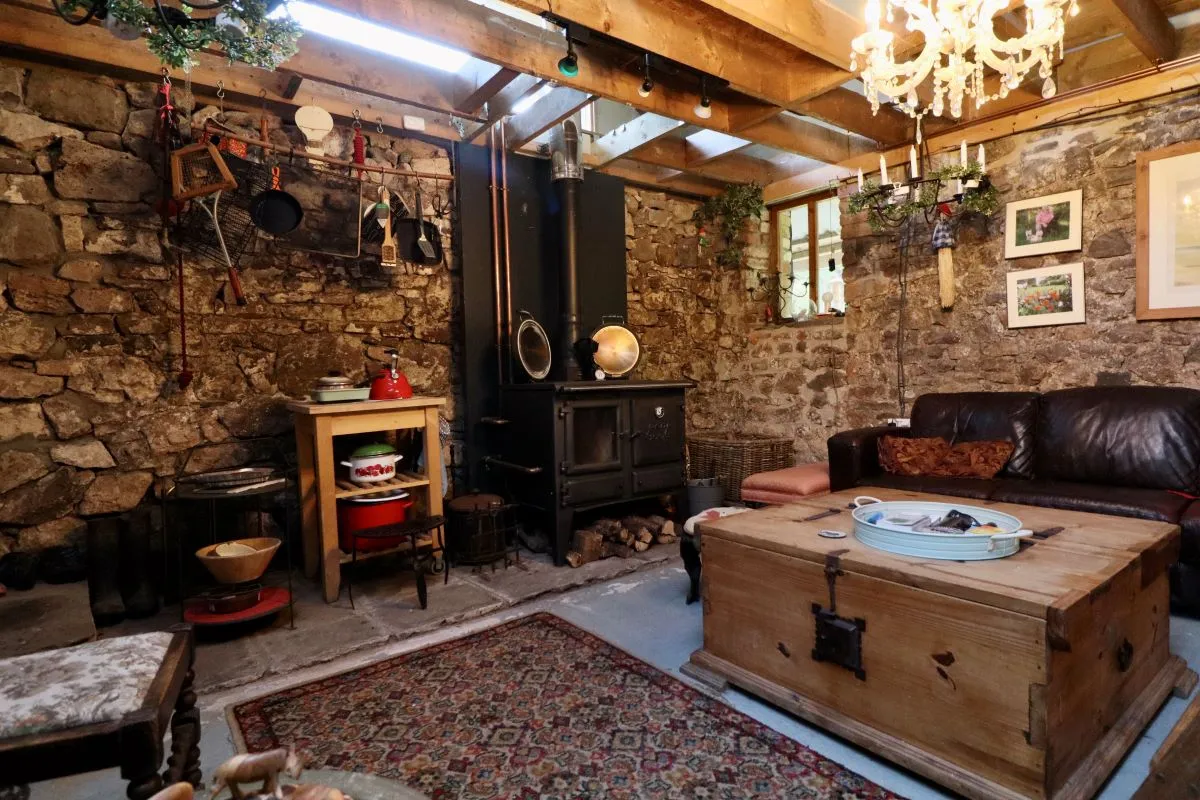 Wenallt Road, Cardiff, CF83 1NB - Online Auctions