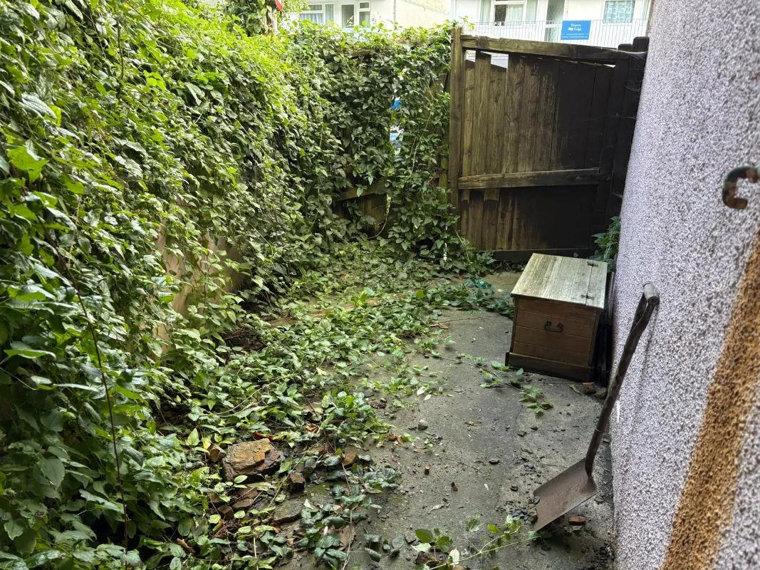 The Strand, Saundersfoot, Pembrokeshire, SA69 9ET - Online Auctions
