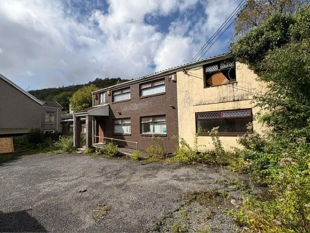 Ynysmeudwy, Swansea, SA8 4PJ - Online Auctions