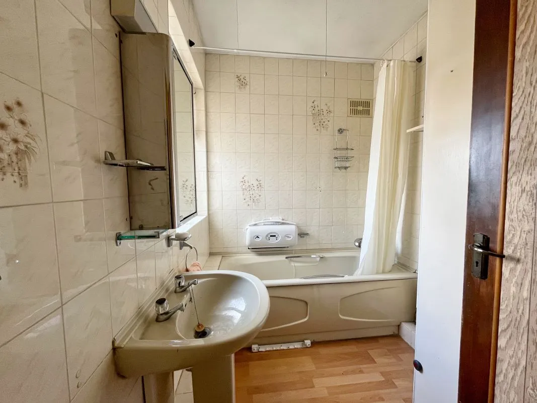 Myrtle Road, Neath, Port Talbot, SA11 3UF - Online Auctions