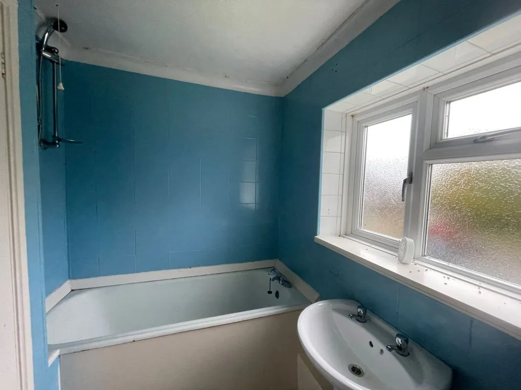 Penplas Road, Blaenymaes, Swansea, West Glamorgan, SA5 5PJ - Online Auctions