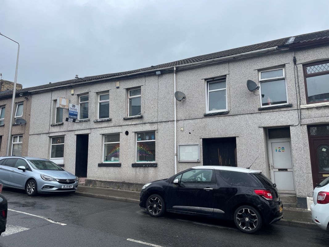 Tonypandy, Mid Glamorgan, CF40 2RN - Online Auctions