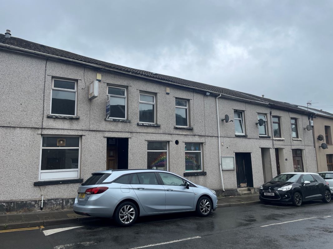 Tonypandy, Mid Glamorgan, CF40 2RN - Online Auctions