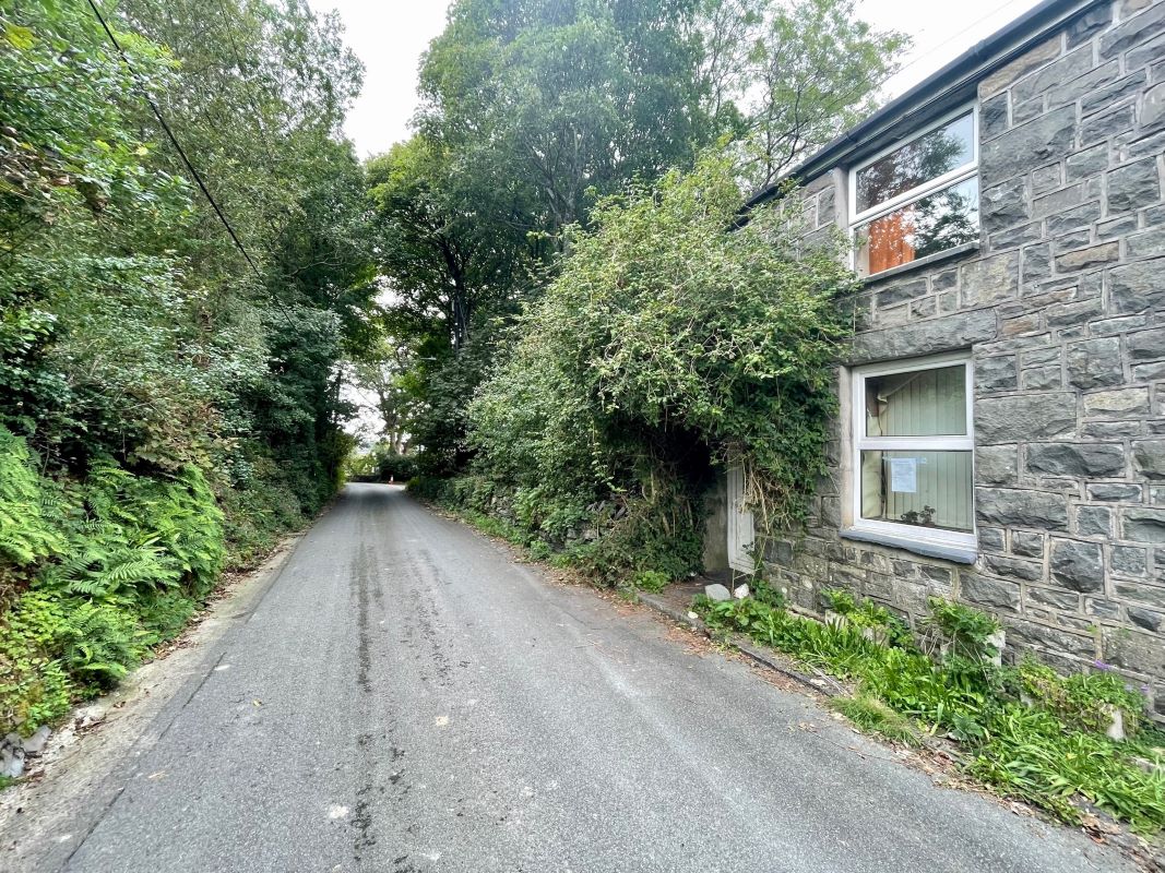 1 Syenite Terrace, Minffordd, Penrhyndeudraeth, Gwynedd, LL48 6HP - Online Auctions