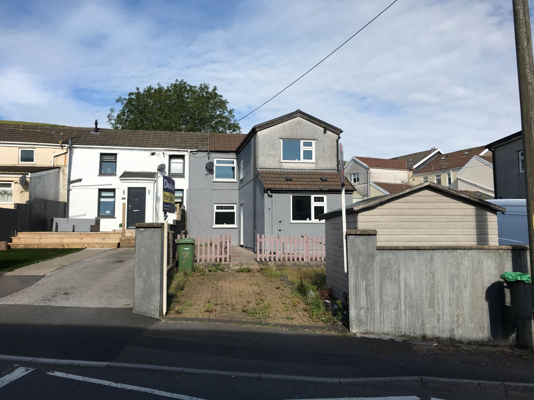 Tonypandy, Mid Glamorgan, CF40 1RP - Online Auctions