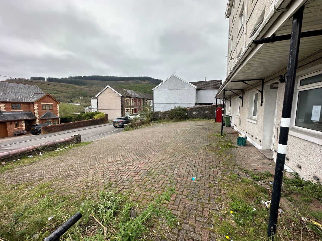 Lower Ground Floor, 1 Cwrt Noddfa, Aberdare, Mid Glamorgan, CF44 6DJ - Online Auctions