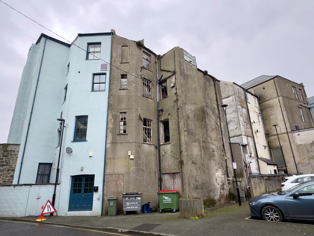 Caernarfon, Gwynedd, LL55 1AG - Online Auctions