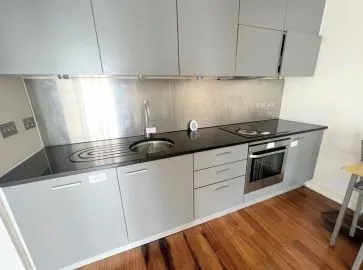Property for Auction in Wales - 106 Admiral House 38-42, Newport Road, Cardiff, Cardiff CF24 0DP