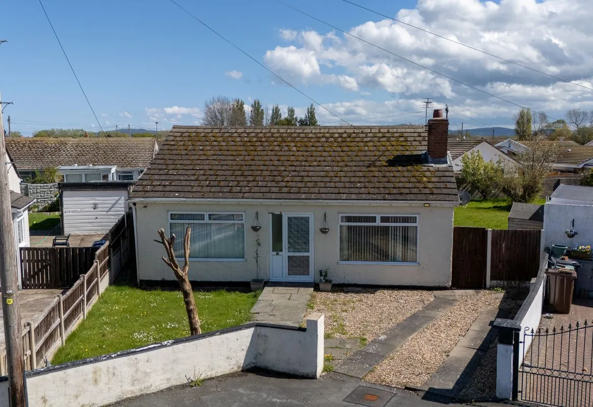 Towyn, Abergele, Clwyd, LL22 9LW - Online Auctions