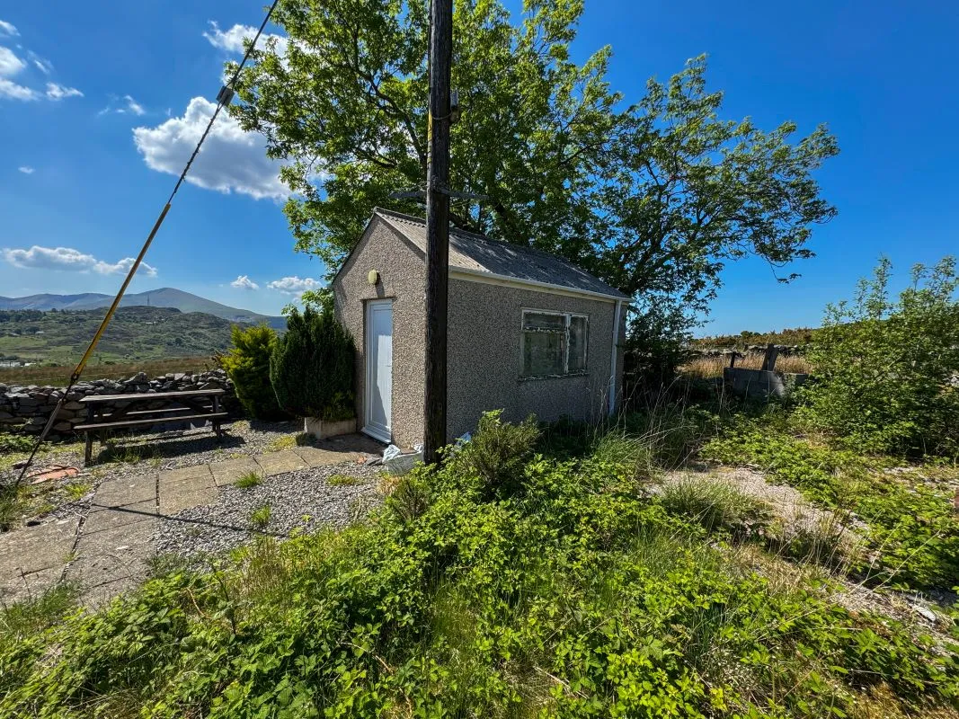 Deiniolen, Caernarfon, Gwynedd, LL55 3LU - Online Auctions