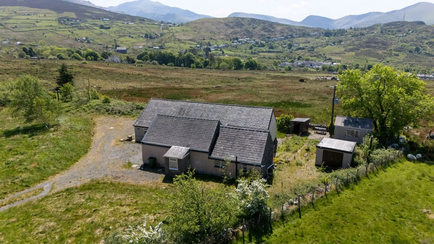 Deiniolen, Caernarfon, Gwynedd, LL55 3LU - Online Auctions