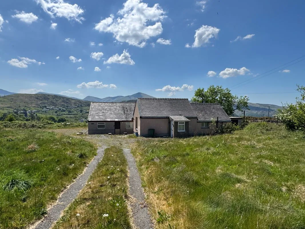 Deiniolen, Caernarfon, Gwynedd, LL55 3LU - Online Auctions