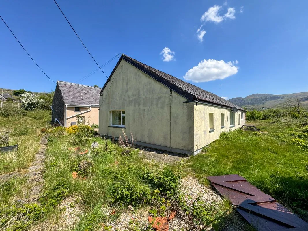 Deiniolen, Caernarfon, Gwynedd, LL55 3LU - Online Auctions