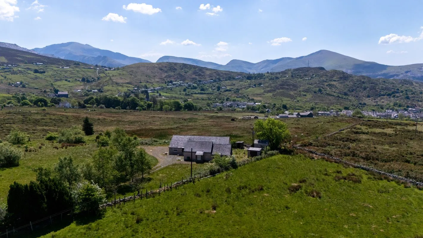 Deiniolen, Caernarfon, Gwynedd, LL55 3LU - Online Auctions