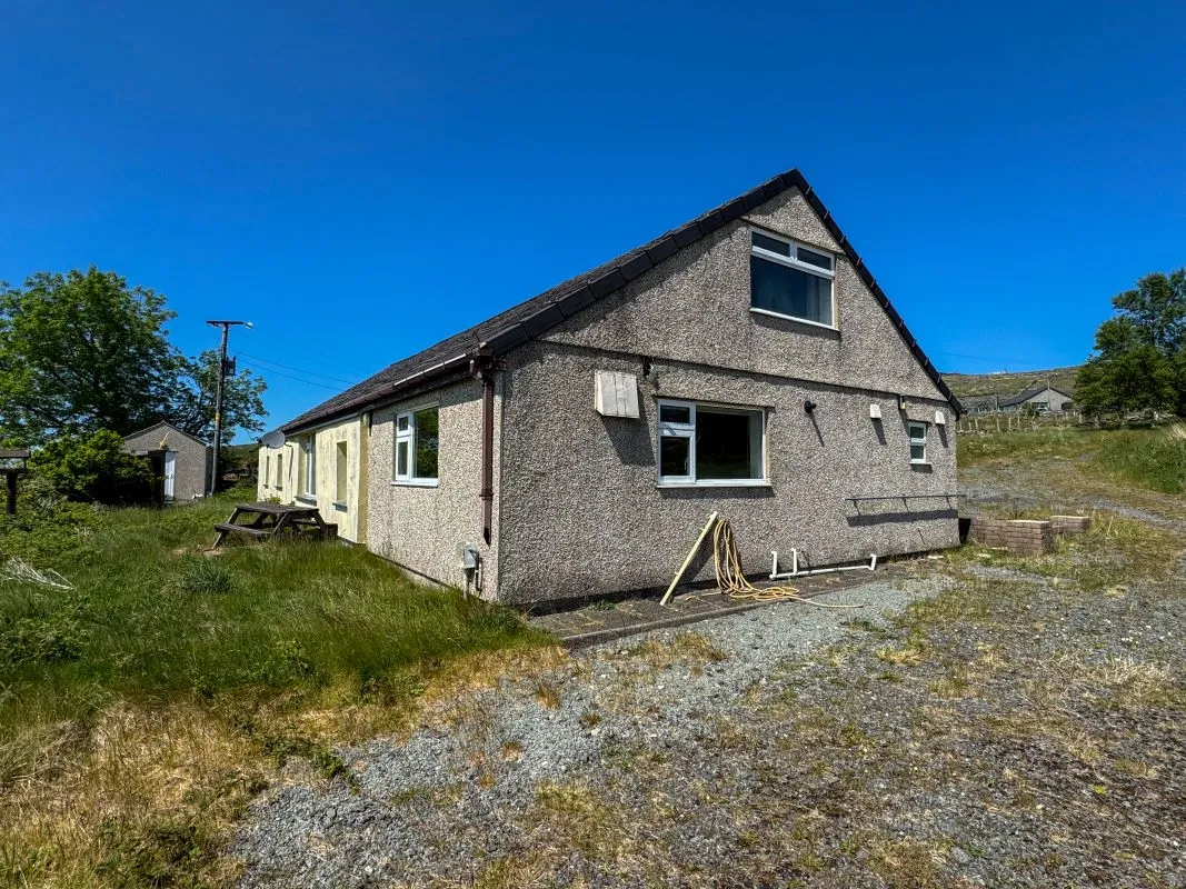 Deiniolen, Caernarfon, Gwynedd, LL55 3LU - Online Auctions