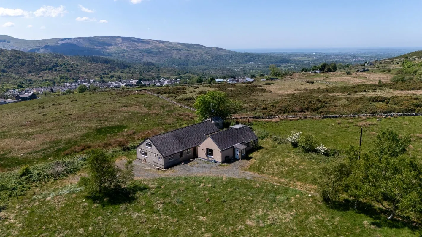 Deiniolen, Caernarfon, Gwynedd, LL55 3LU - Online Auctions