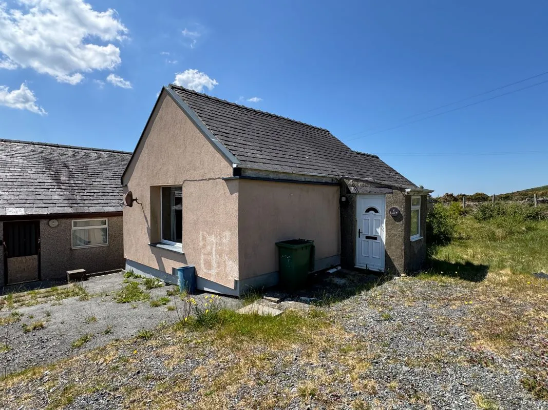 Deiniolen, Caernarfon, Gwynedd, LL55 3LU - Online Auctions