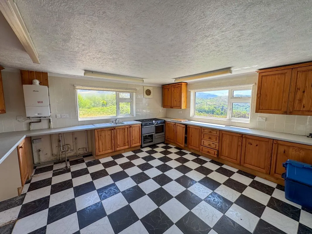 Deiniolen, Caernarfon, Gwynedd, LL55 3LU - Online Auctions