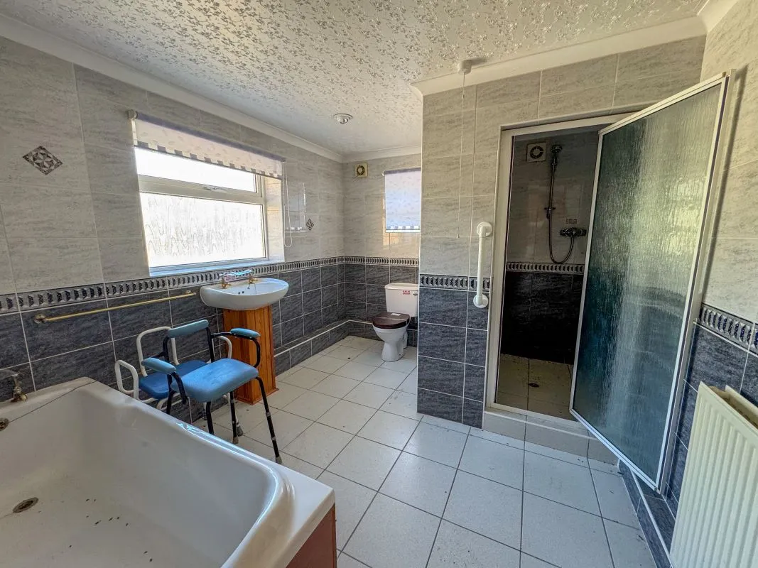 Deiniolen, Caernarfon, Gwynedd, LL55 3LU - Online Auctions