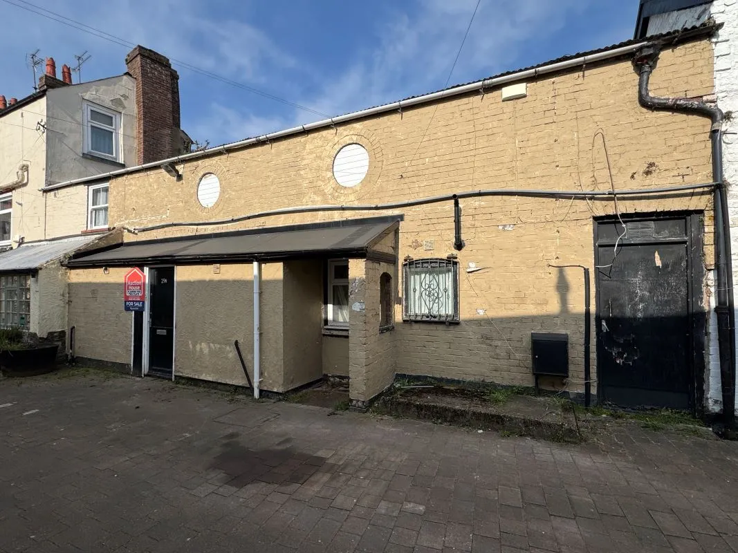 Holywell, Clwyd, CH8 7TE - Online Auctions