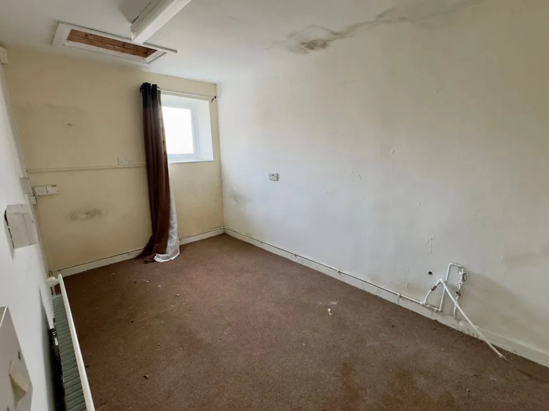 Holywell, Clwyd, CH8 7TE - Online Auctions