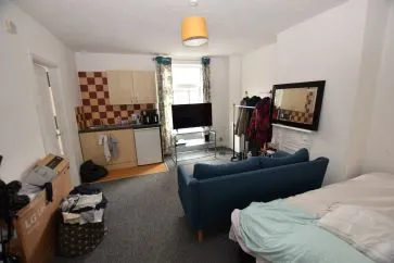 Property for Auction in West Yorkshire - 7 Woodview Mount, Leeds, West Yorkshire LS11 6LG