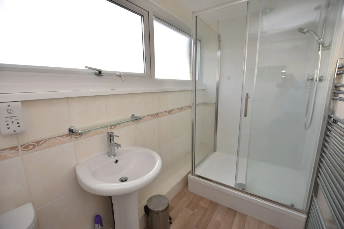 Fir Tree Vale, Leeds, West Yorkshire, LS17 7EY - Online Auctions