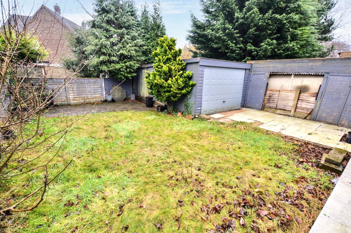 Otley Old Road, Leeds, West Yorkshire, LS16 6LQ - Online Auctions