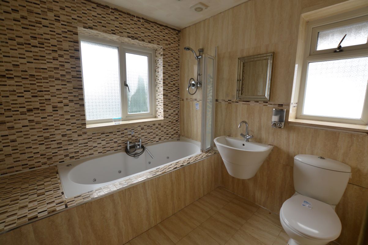 Otley Old Road, Leeds, West Yorkshire, LS16 6LQ - Online Auctions