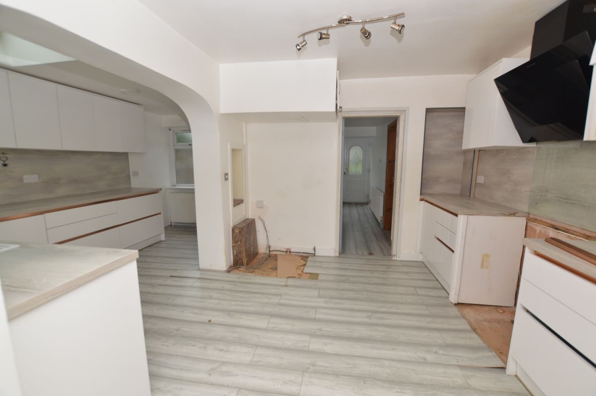Otley Old Road, Leeds, West Yorkshire, LS16 6LQ - Online Auctions