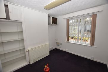 Property for Auction in West Yorkshire - 9 Foxcroft Close, Leeds, West Yorkshire LS6 3NT