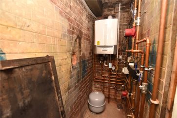 Property for Auction in West Yorkshire - 9 Foxcroft Close, Leeds, West Yorkshire LS6 3NT