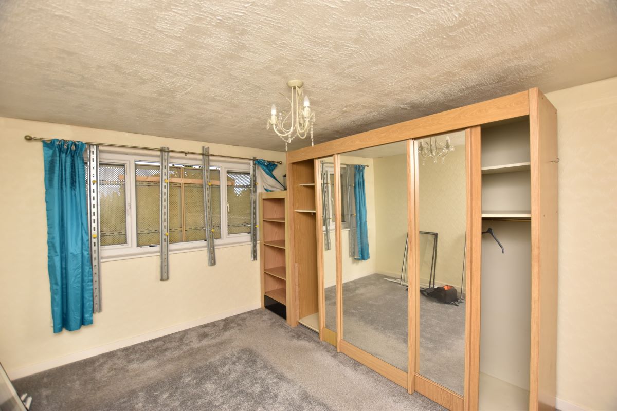 Tenterfield Road, Ossett, West Yorkshire, WF5 0RU - Online Auctions