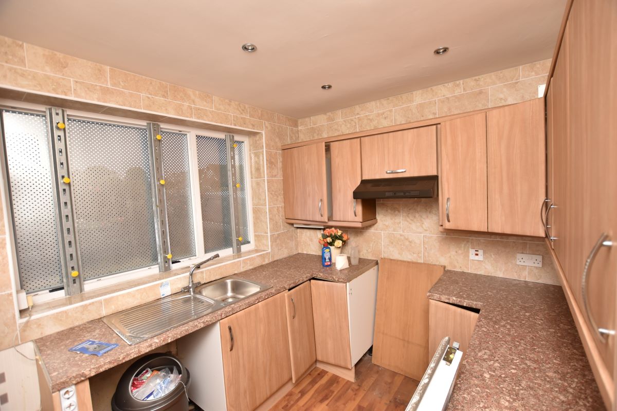 Tenterfield Road, Ossett, West Yorkshire, WF5 0RU - Online Auctions