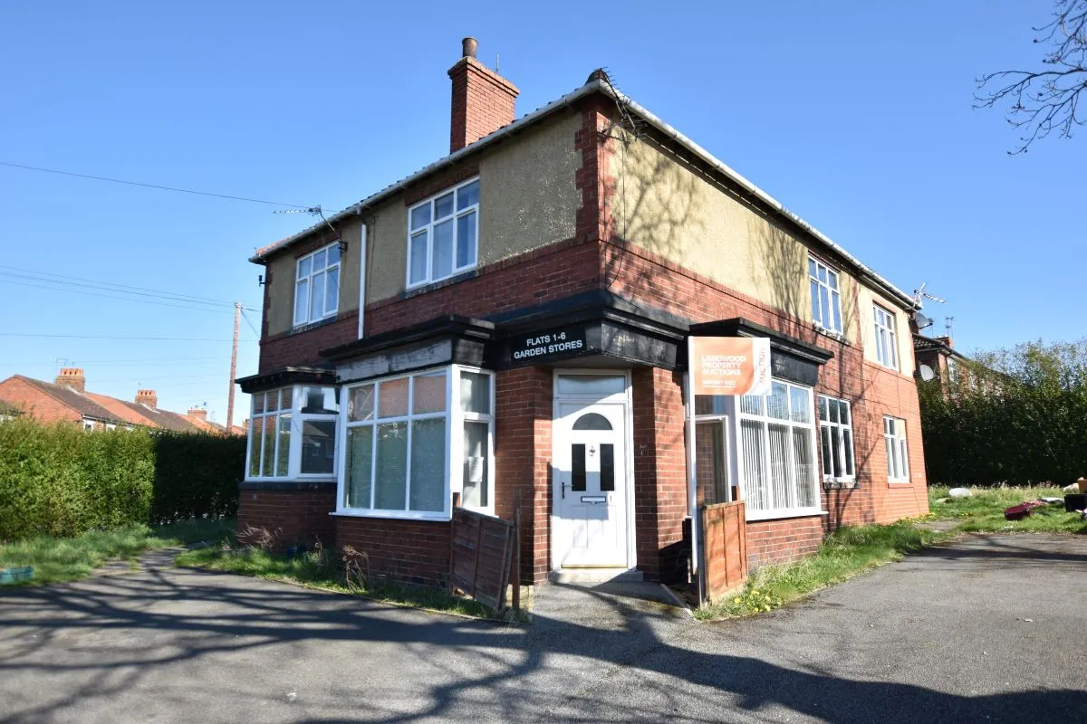 Flat, Garden Village, Micklefield, Leeds, West Yorkshire, LS25 4AD - Online Auctions