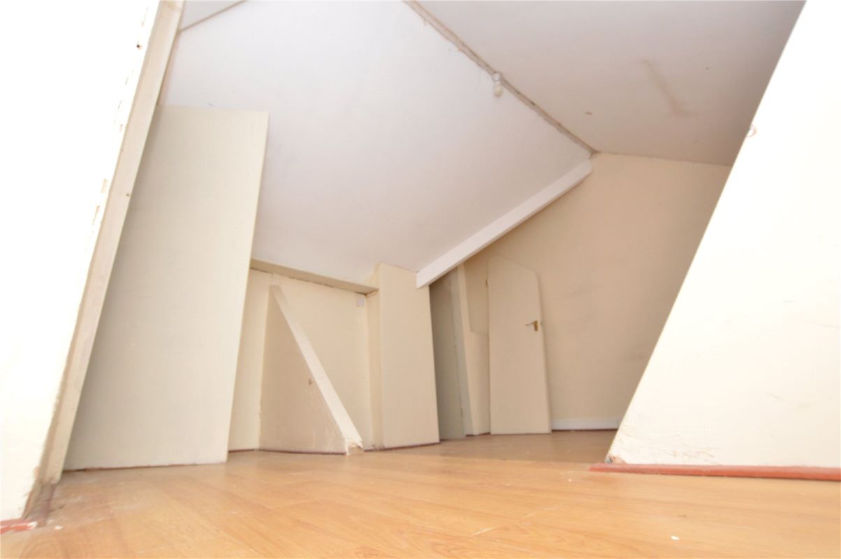 Otley Old Road, Leeds, West Yorkshire, LS16 6LQ - Online Auctions