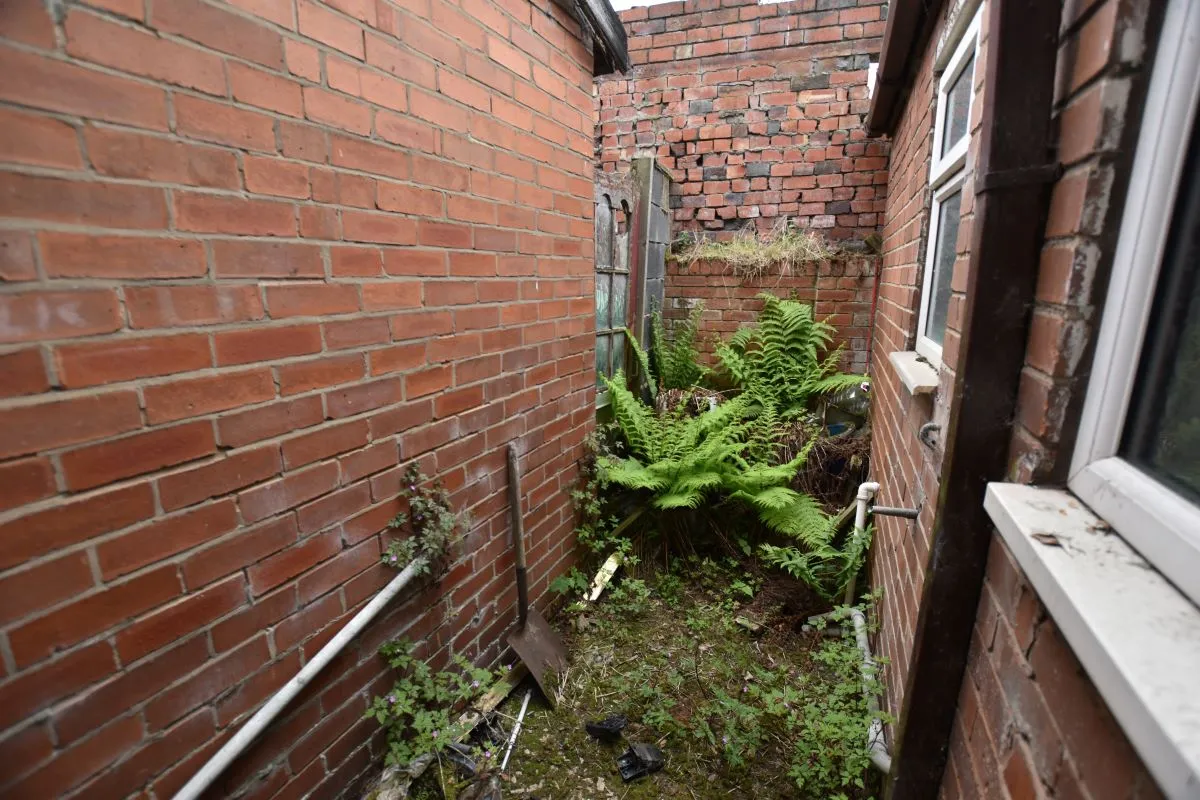 Barnsley Road, South Kirkby, Pontefract, West Yorkshire, WF9 3BH - Online Auctions